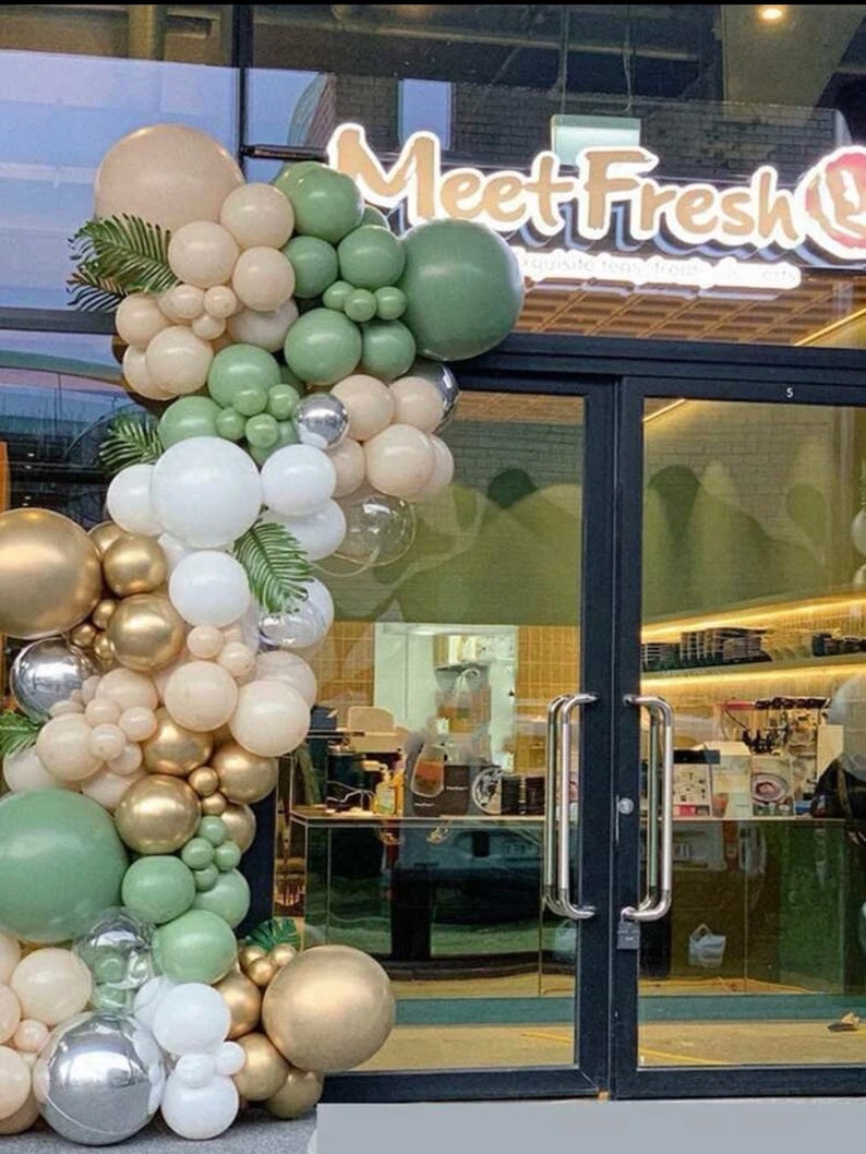 152PCS Sage Green Balloon Garland Arch Kit Green and Gold Balloon Garland Kit Retro Green and White Latex Balloons Set for Wedding Birthday