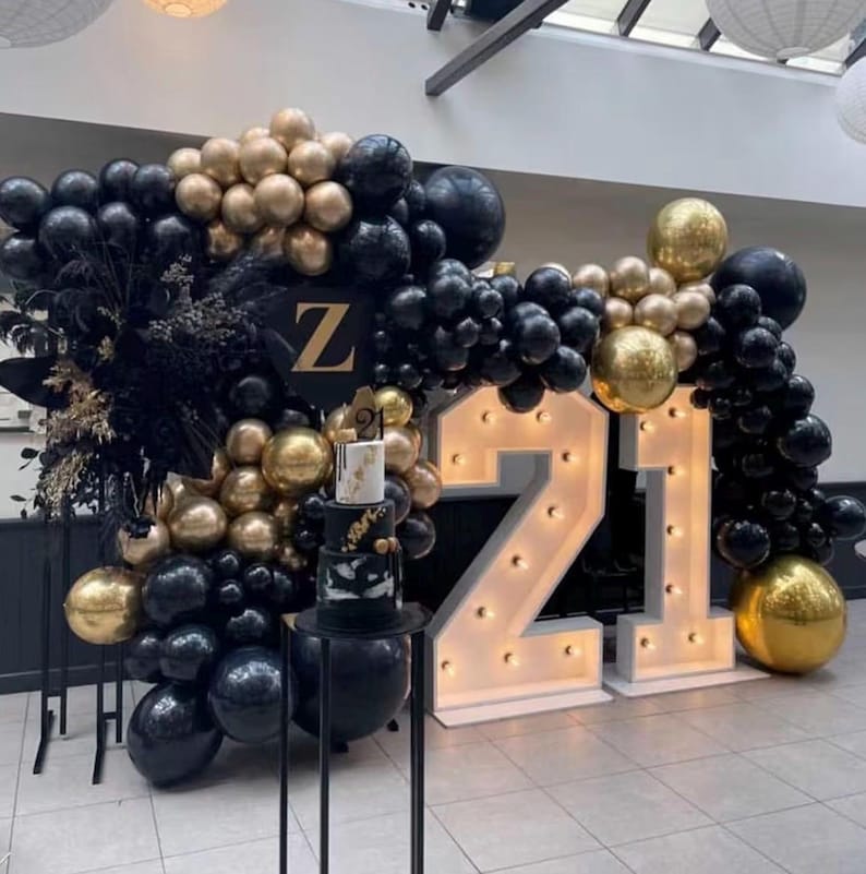 Black and Gold Balloons Garland Arch Kit, 134pcs Black and Metallic Gold Balloons with Different Size for Graduation, 2024 New Year,Birthday